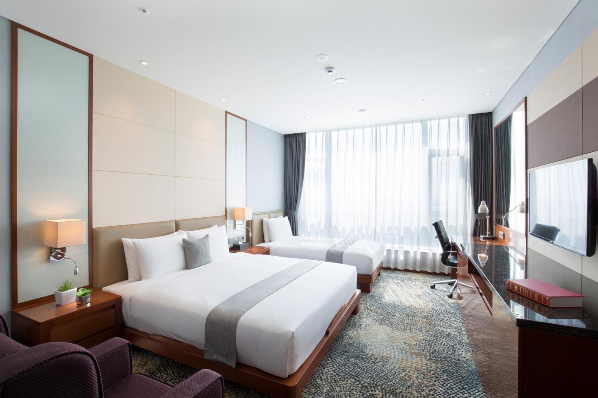 I Square Hotel Gimhae Exterior photo