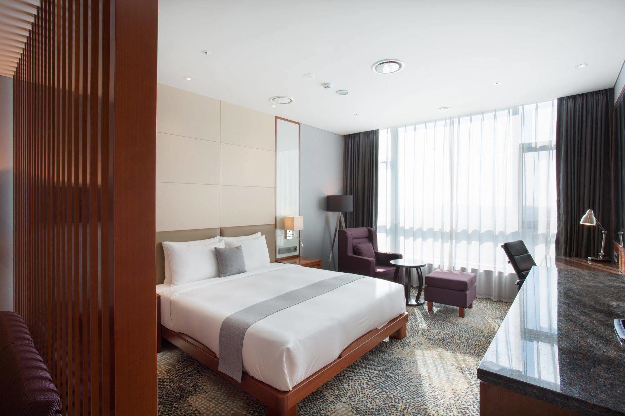 I Square Hotel Gimhae Exterior photo